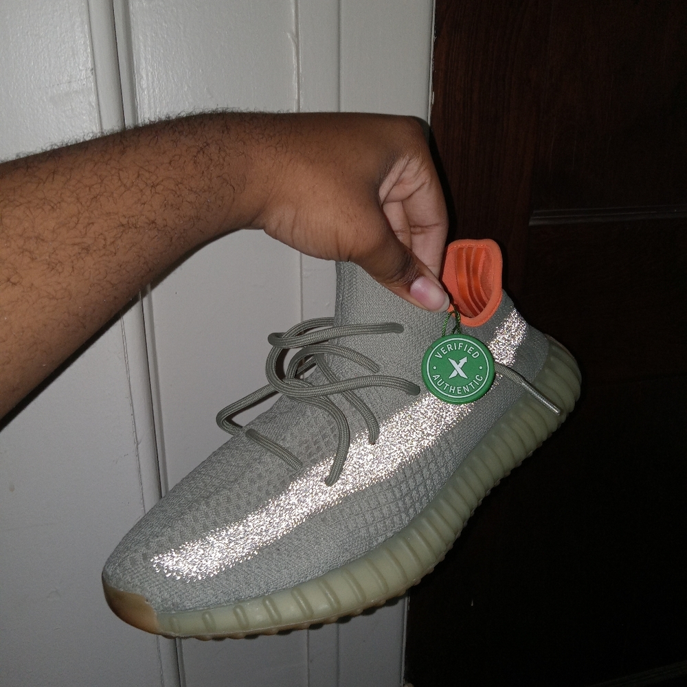 Yeezy Desert Sage - Picture 1 of 3